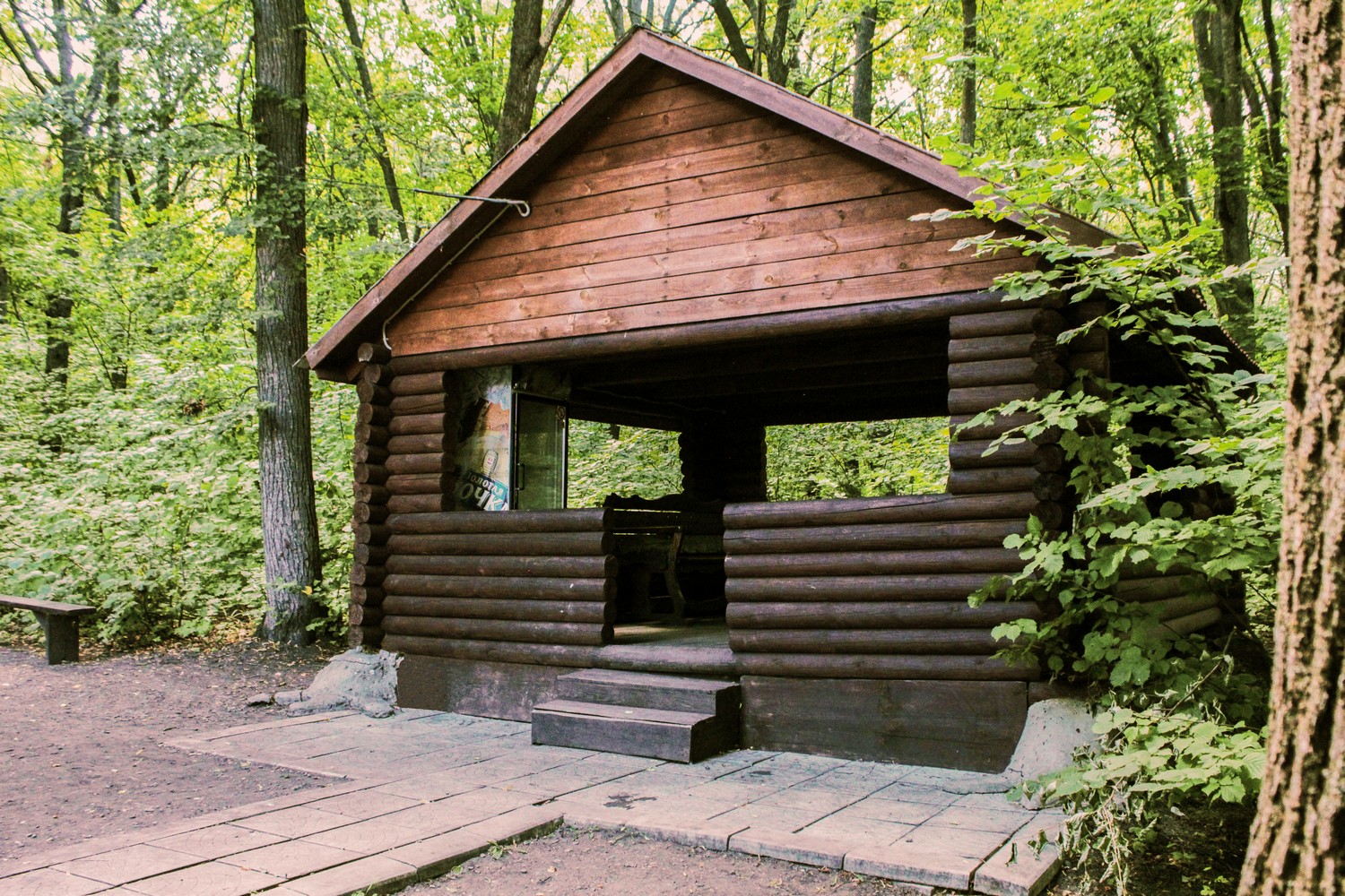 Интерьер средней беседки